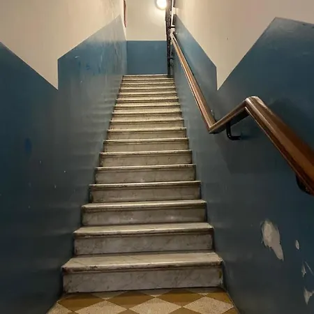 아파트 The Singer's House *
